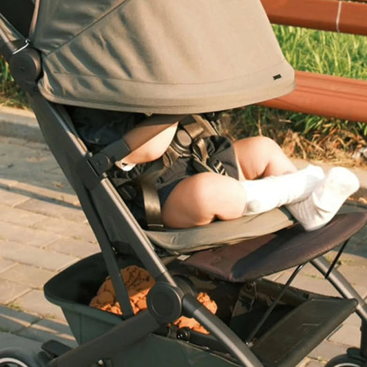 The stroller's leg rest provides additional leg support and can be easily adjusted and folded away for Joolz AER+/AER strollers