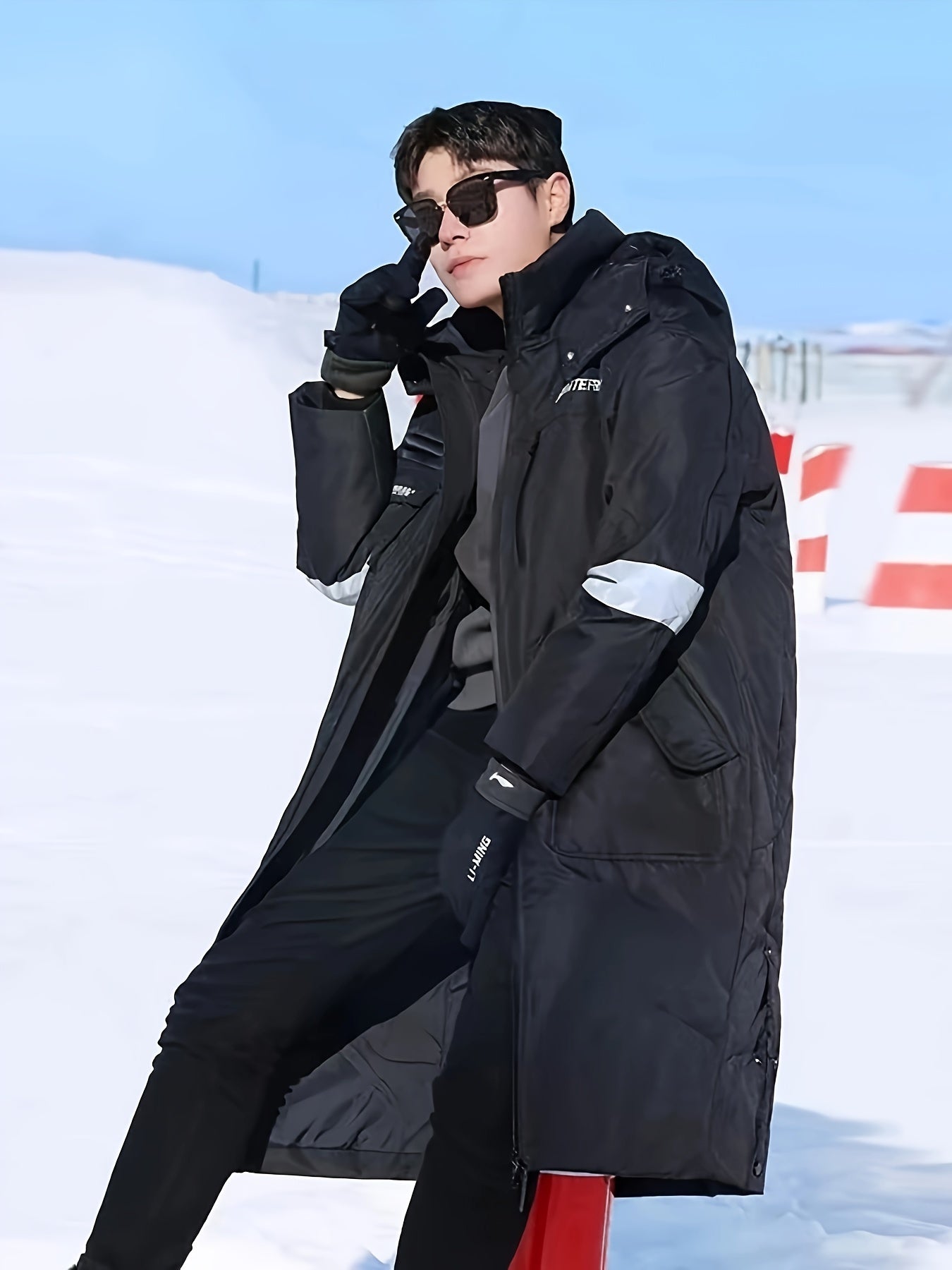 Unisex Casual Oxford Fabric Hooded Down Coat with Pockets, Long Over-the-Knee Style, Solid Color with Non-Stretch Fabric, Polyester Lining, Regular Fit Duck Down Insulation - Fashionable Longline Winter Parka